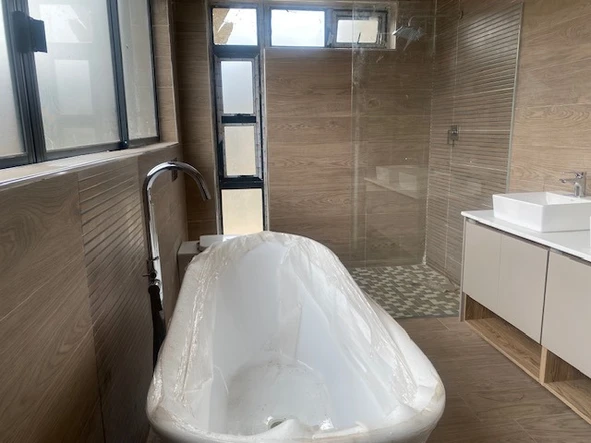 4 Bedroom Flat & Apartment