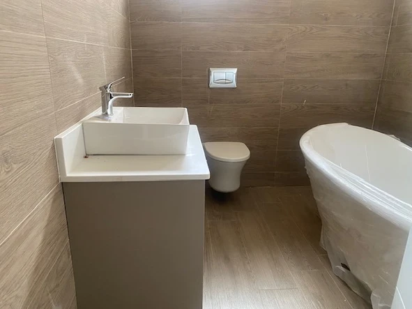 4 Bedroom Flat & Apartment